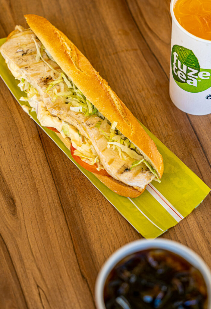 Bocata de pechuga de pollo en pan baguette